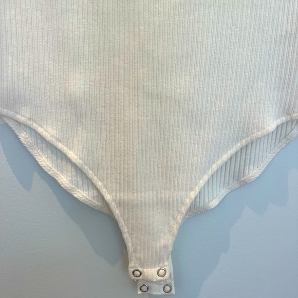 Forever 21 bodysuit with white floral pattern around neck. - Picture 4 of 5